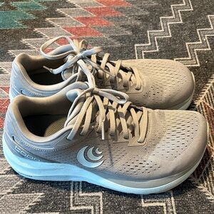 Topo Athletic Phantom 3